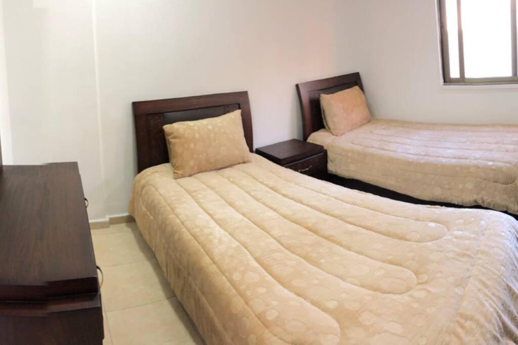 Apt 4 Rent/A Quiet Neighborhood Close To Services Amman Exterior photo